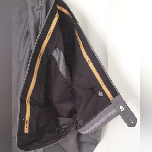 JoS. A. Bank, Signature Gold, 100 % wool suit. New old stock, with original tag. - Picture 10 of 16